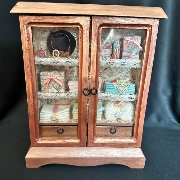 vintage miniature linen closet - Picture 1 of 7